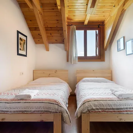 Atico Abuhardillado I Aire Acondicionado L Centrico L Garaje L Trastero I Wifi Apartment Biescas (Aragon)