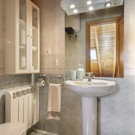 Atico Abuhardillado L Centrico L Garaje L Trastero Apartament