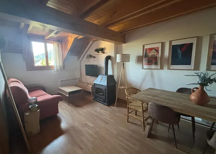 Atico Abuhardillado L Centrico L Garaje L Trastero Lägenhet *